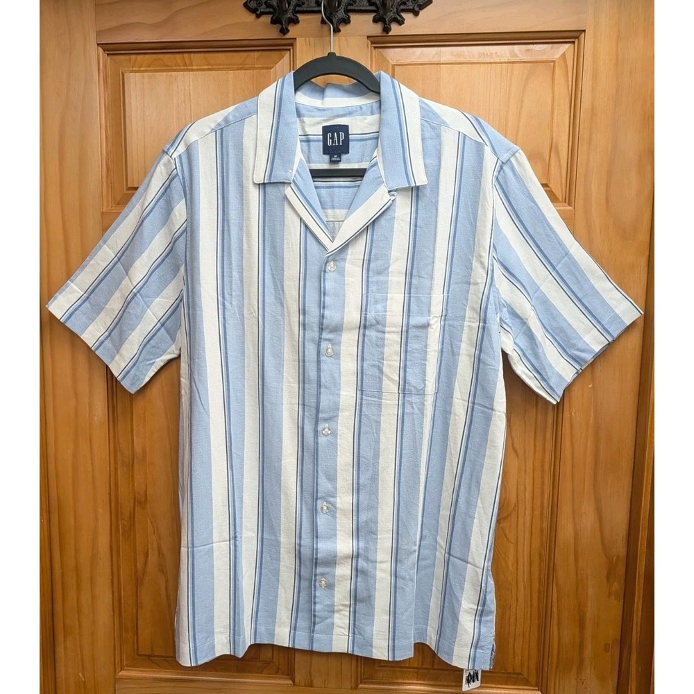 Gap Men's Medium Shirt NWT Blue & White Striped Button-Down Front Short Sleeves
